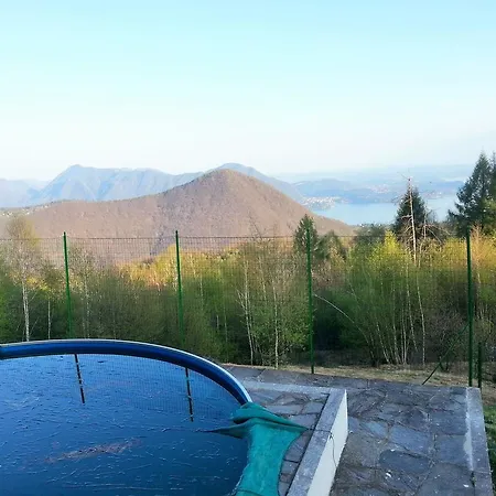 Domek alpejski Chalet Wilderness Verbania